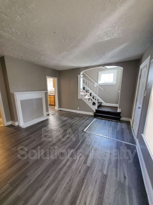 Building Photo - 1040 Forest St