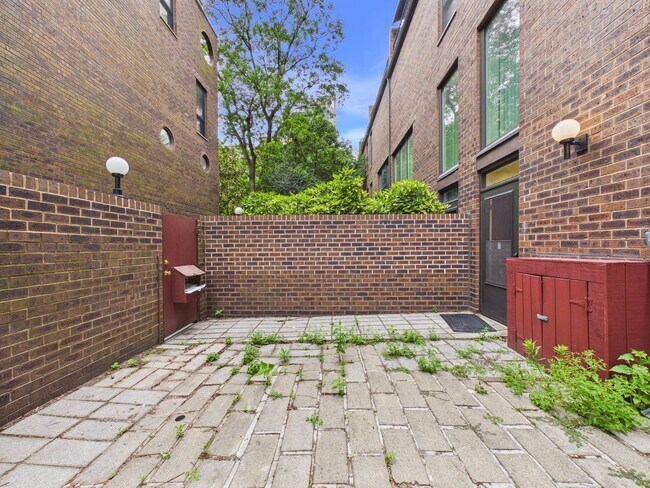 Foto del edificio - #1 St James Court
