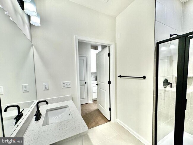 Foto del edificio - 606 Parker Blvd