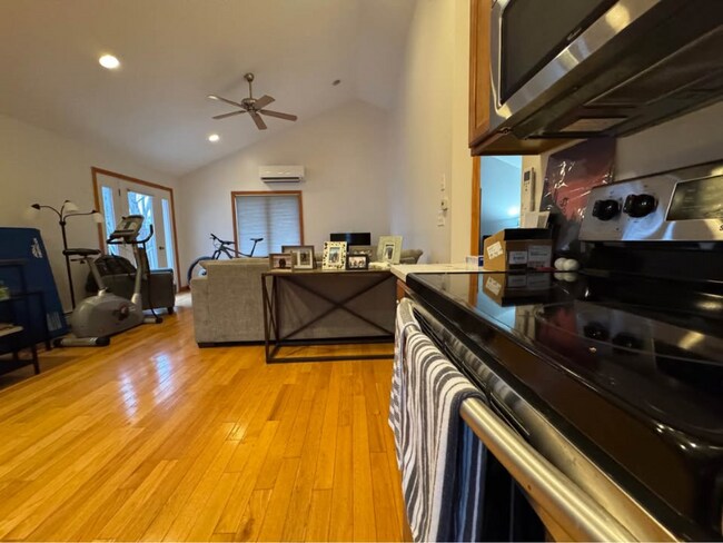 Foto del edificio - 18 Old Hollis Rd