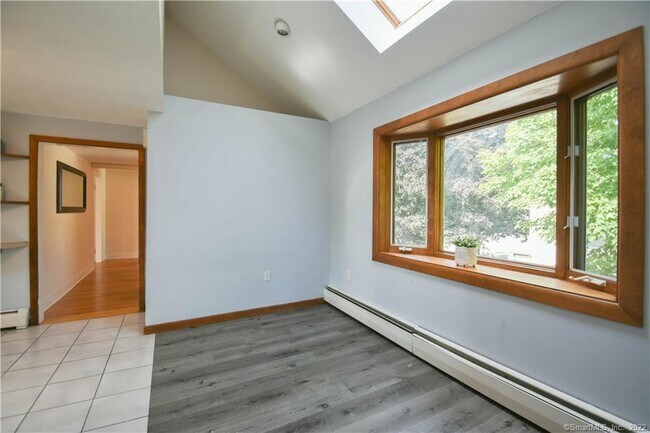 Foto del edificio - 63 New Britain Ave