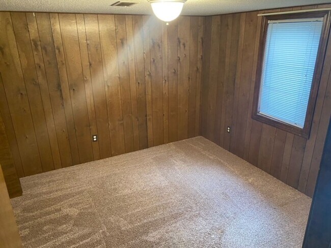 Foto del edificio - 7615 &amp; 7617 Walnut Ave