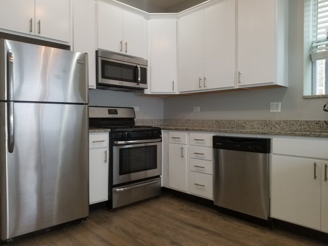 Foto principal - 3827 N Clark St