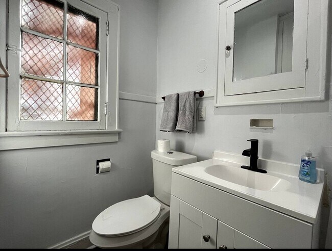 Foto del edificio - 1345 Highland St