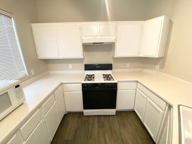Foto del edificio - Gated Community Comfort – 2 Bed, 2 Bath Be...