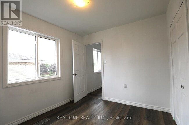 Building Photo - 56 Skylark Dr