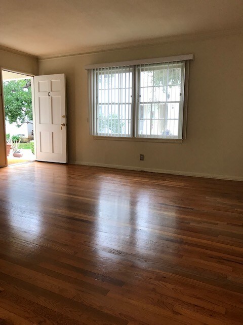 Building Photo - 930 12th St