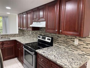 Building Photo - 2961 SW 87th Ave