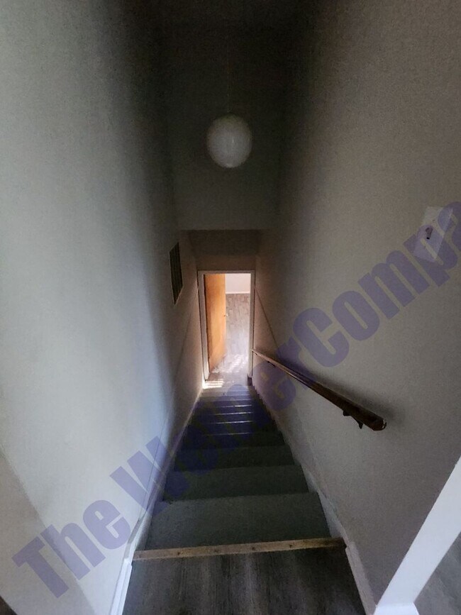 Foto del edificio - 4 Bedroom 2 bath House Available August 1st!