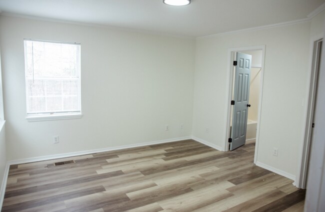 Foto del edificio - 3401 Inverness Rd
