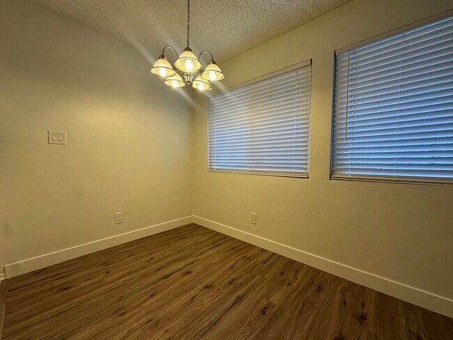 Foto del edificio - 17 Thornton Ave