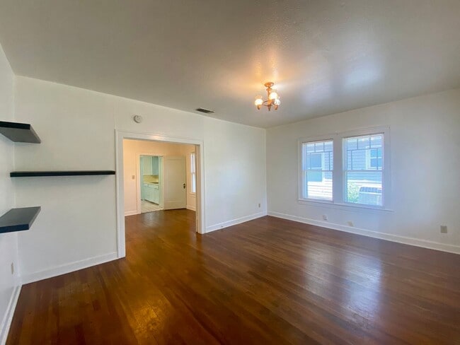Building Photo - Prelease for August!  Close to Campus!  2800 Dancy.