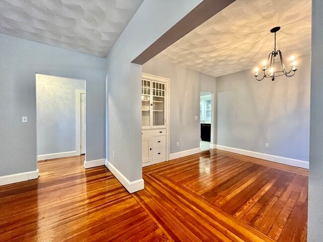 Building Photo - 118-120 Paul Revere Rd