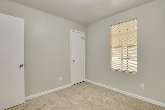 Building Photo - 3565 Kindling Dr