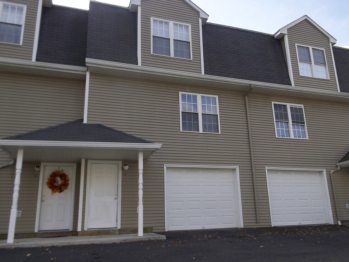 170 Stonefield Dr, Waterbury, CT 06705 Condo for Rent in Waterbury