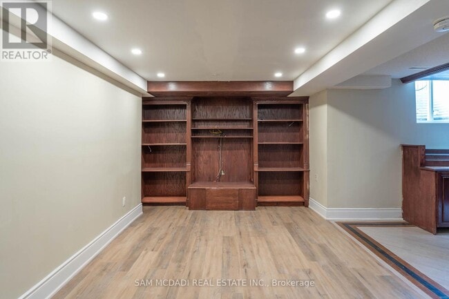 Building Photo - 1609 Hollywell Ave