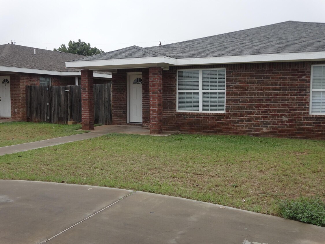404 W Pine Ave, Midland, TX 79705 Townhome Rentals in Midland TX
