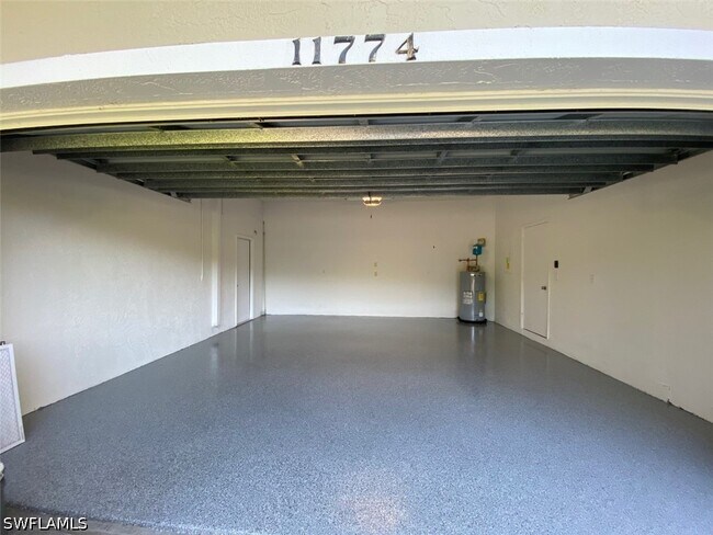 Foto del edificio - 11774 Longshore Way W