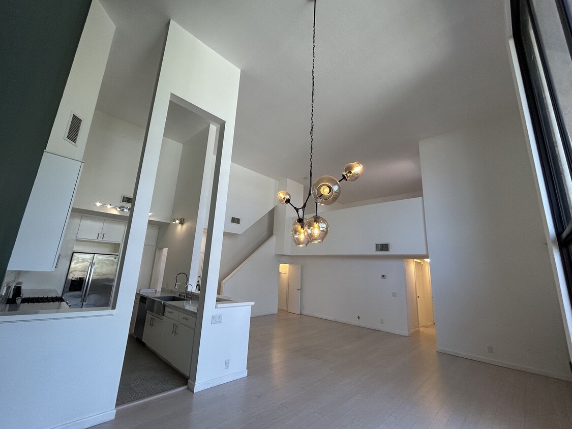 Photo - 11077 Palms Blvd (Los Angeles, CA)