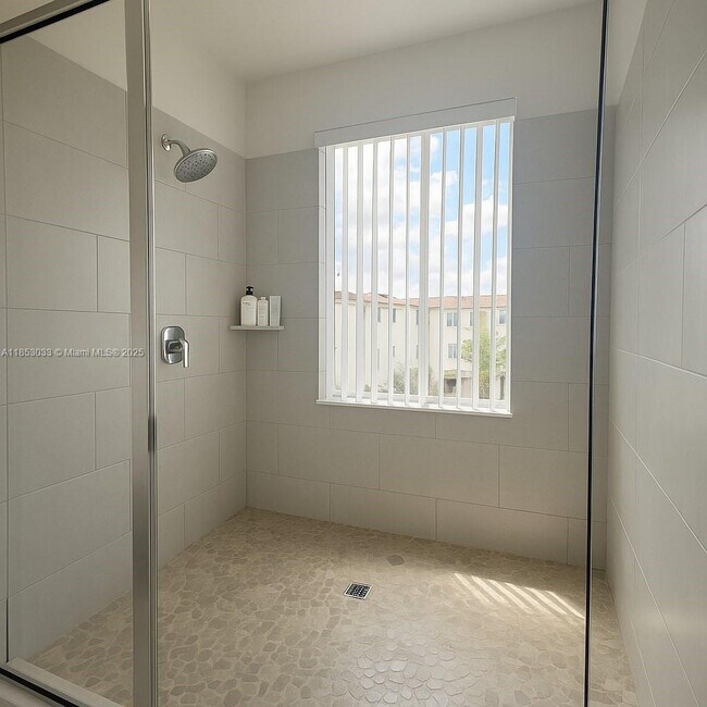 Foto del edificio - 4670 NW 84th Ave