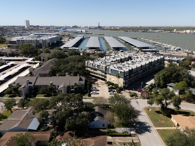 Building Photo - 127 Pompano Ave