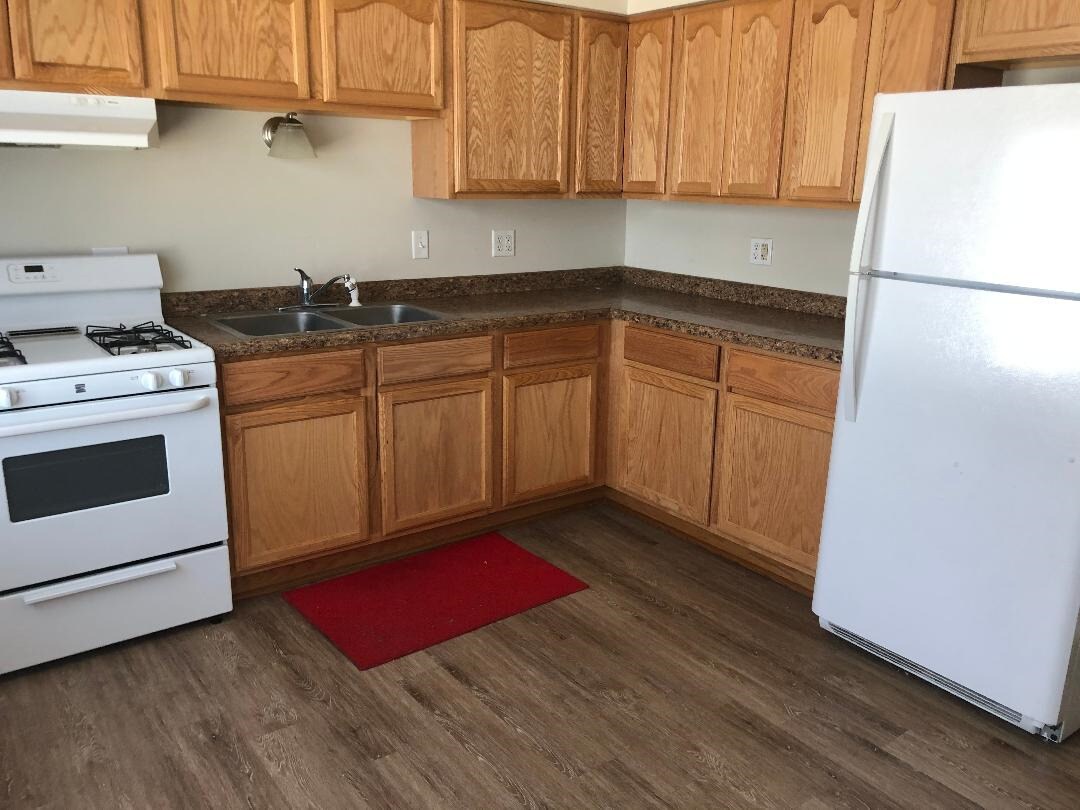 Cocina - 613 N Raynor Ave
