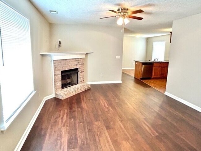 Foto del edificio - Cordova 3 Bedroom 2 Bath Home Available Now!