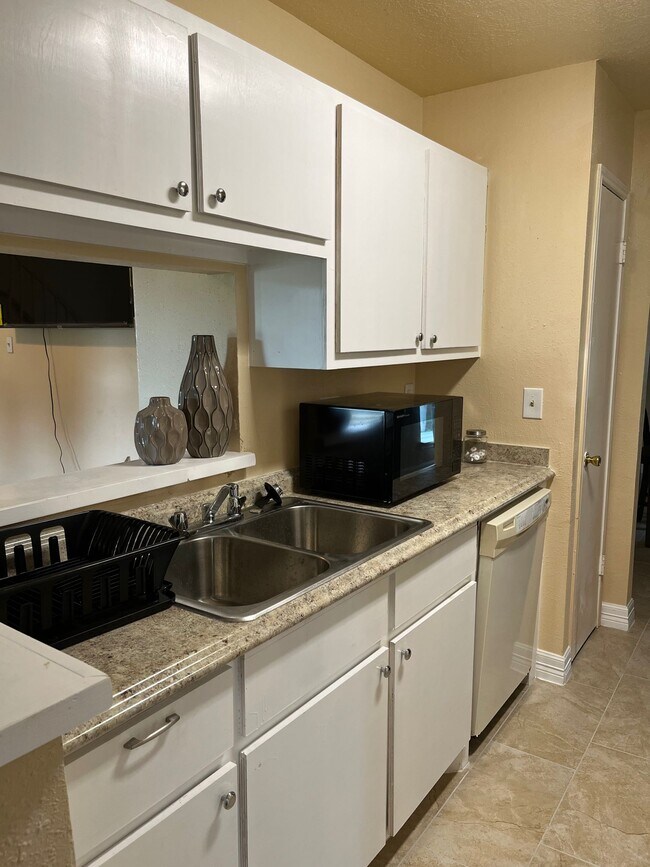 Building Photo - 16311 Napa Vine Dr