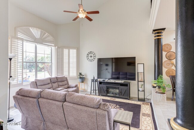 Foto del edificio - 5940 W Robinson Way