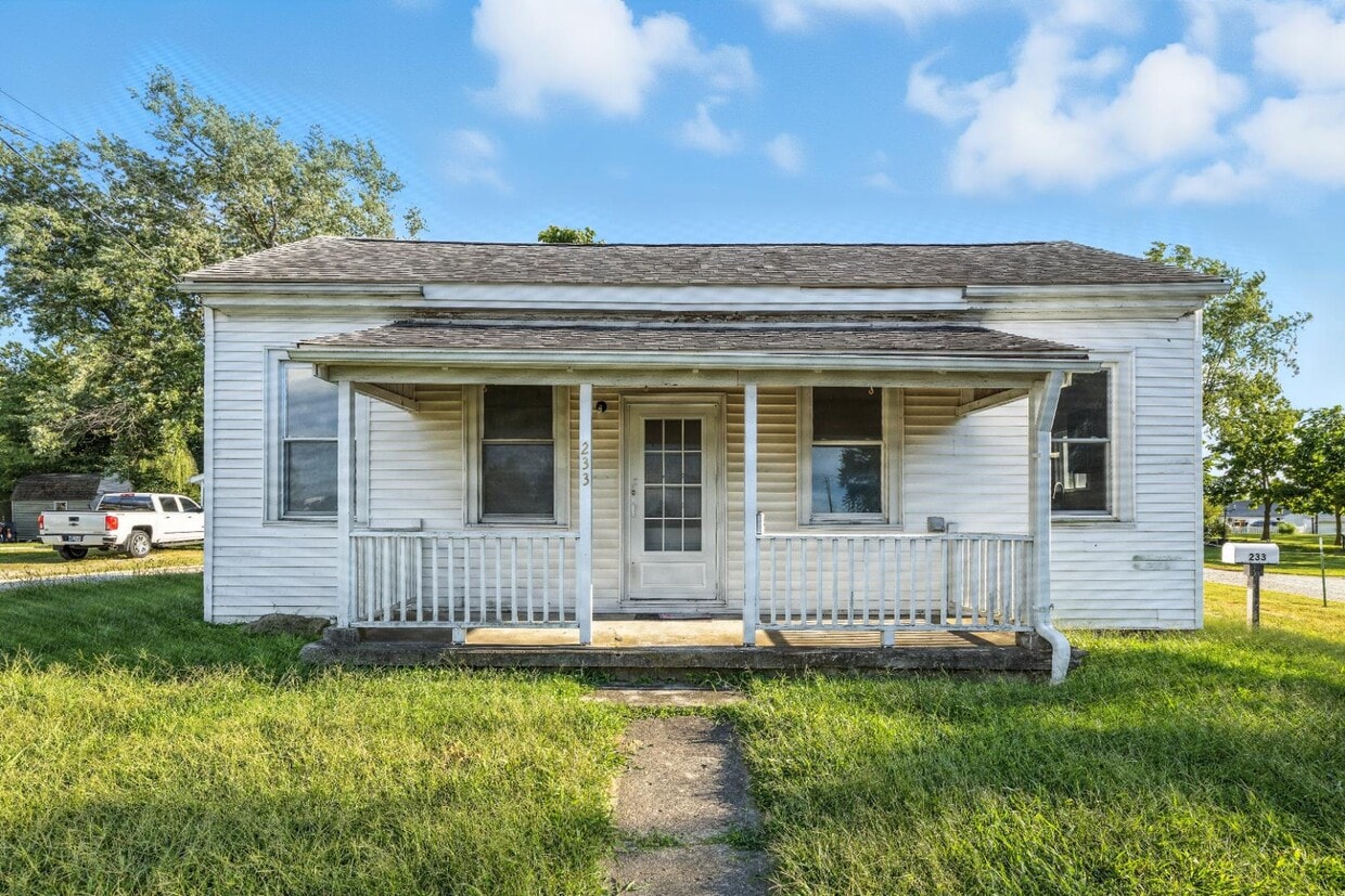 Primary Photo - 233 W 4th St