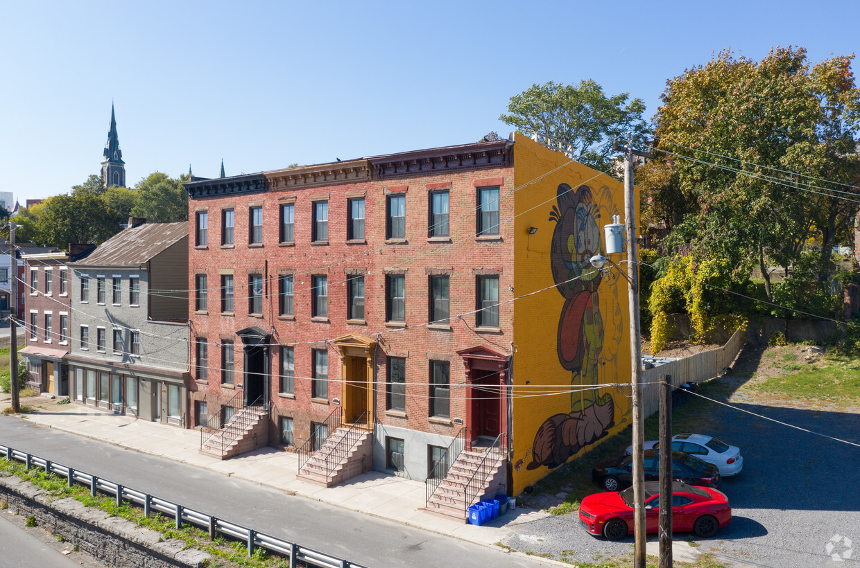 Primary Photo - Broadway Lofts