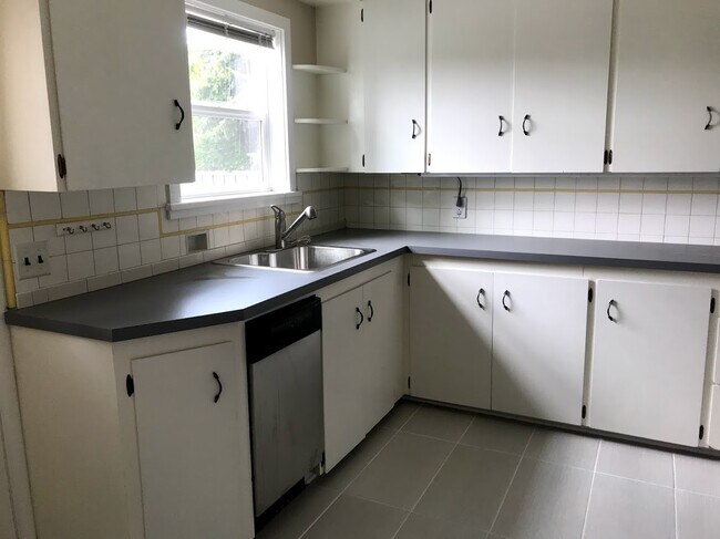 Foto del edificio - Beautiful Home In Prime Location Bordering...