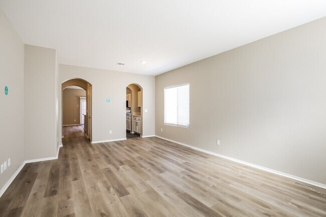 Foto del edificio - 1704 Mizzenmast Ave