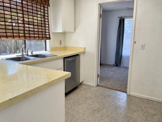 Foto del edificio - 1388 Cavalier Ln