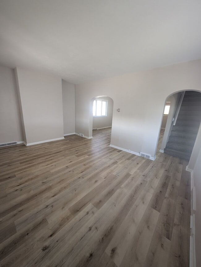 Foto del edificio - Newly Renovated 2 Bed, 1 Bath Home in Crafton -- AVAILABLE NOW!