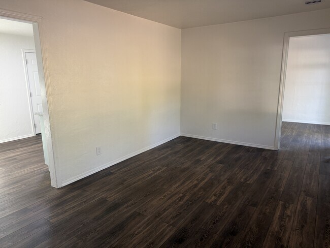 Building Photo - 1124 S Holly Ln