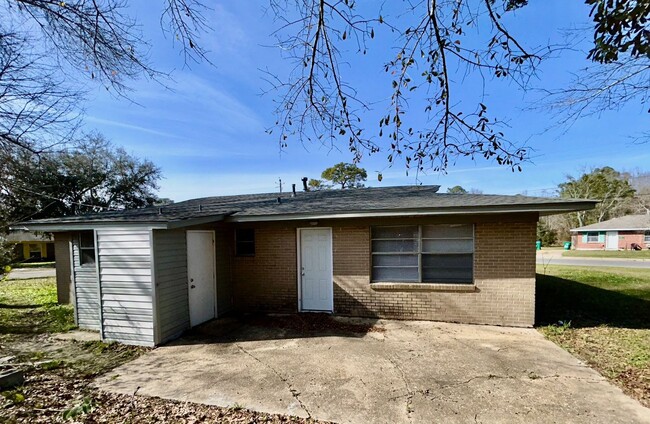 Building Photo - Gulfport 3 Bedroom