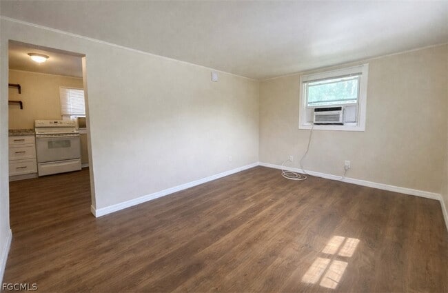 Building Photo - 719 Burdick Ave