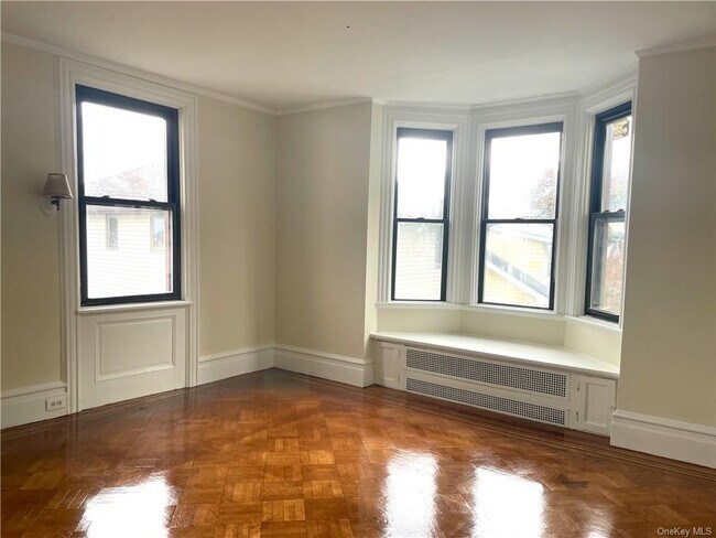 Building Photo - 22 Soundview St
