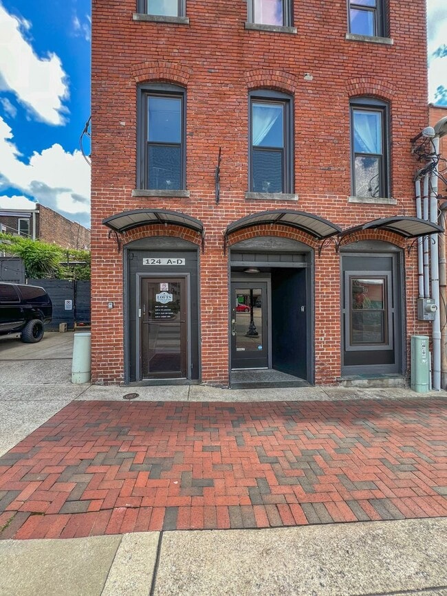 Building Photo - 124 Strawberry Alley