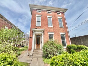 Building Photo - 1027 Franklin St