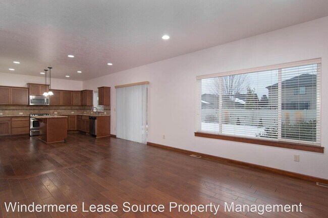 Foto del edificio - 5 br, 3.5 bath House - 1999 N Winchester St