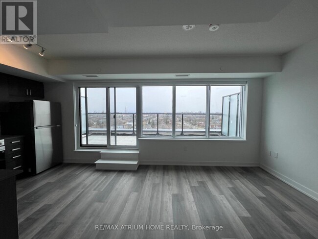Photo du bâtiment - 556-556 Marlee Ave