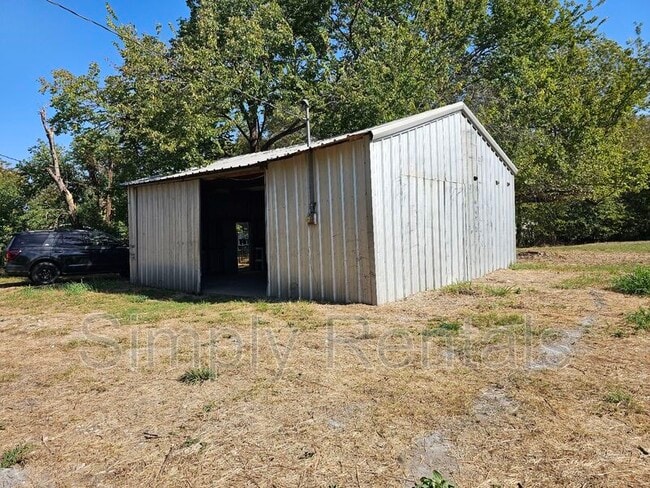 Building Photo - 1107 Esma St