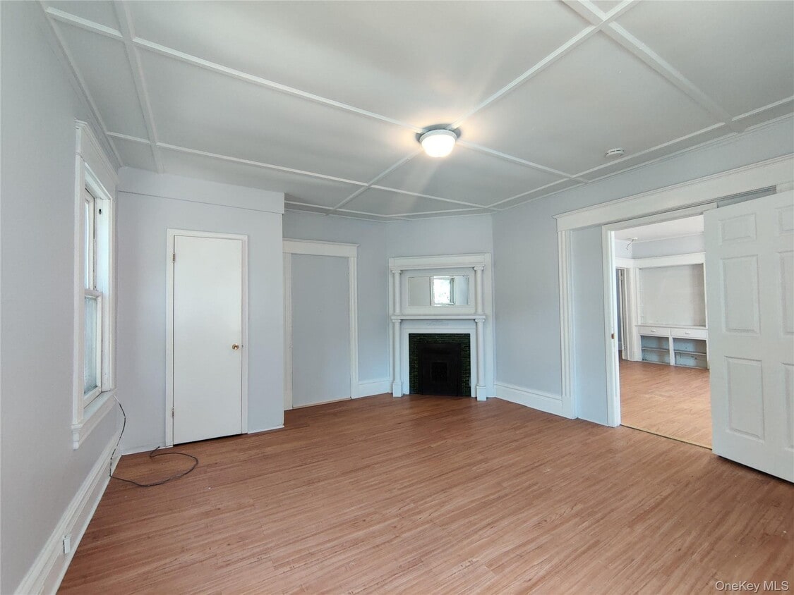 Primary Photo - 85 N Hamilton St