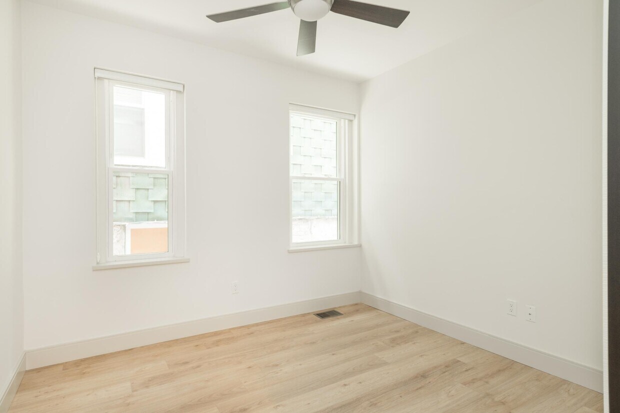 Building Photo - 160 Saint Alphonsus St