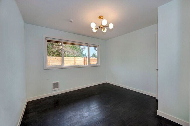 Foto del edificio - Edmonds Three Bedroom