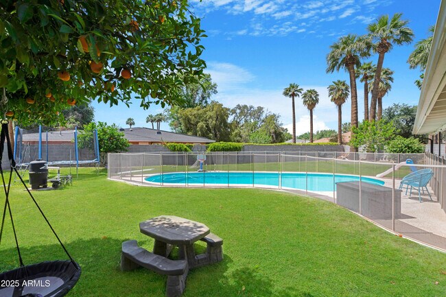 Foto del edificio - 1021 W Las Palmaritas Dr