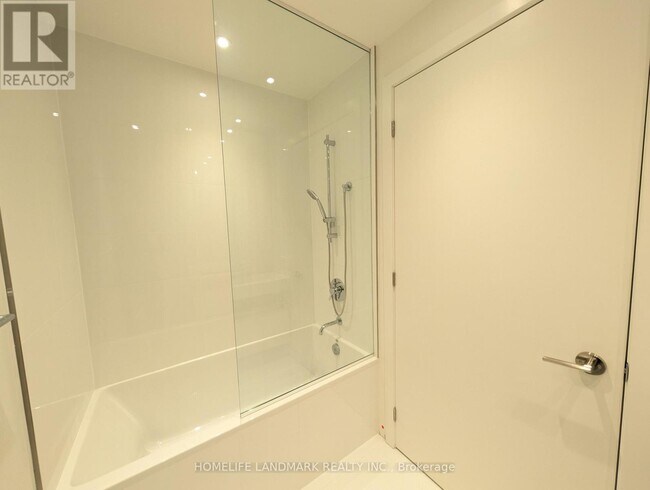 Building Photo - 11 Yorkville Ave