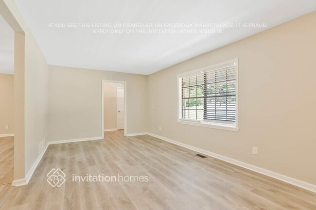 Building Photo - 2045 Devore Dr SW